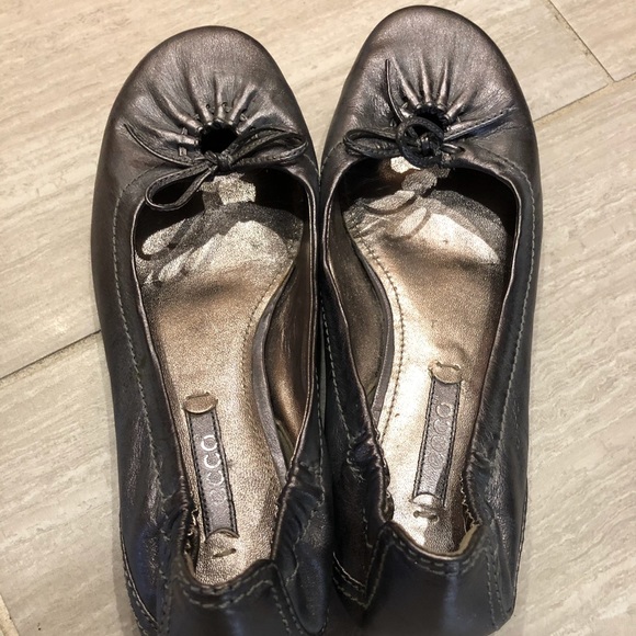 ECCO silver metallic leather flats size 5 (35) - Picture 2 of 8
